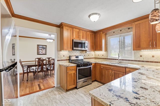 957 Sleepy Hollow Court, Greenwood, IN 46142