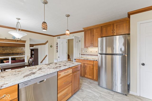 957 Sleepy Hollow Court, Greenwood, IN 46142