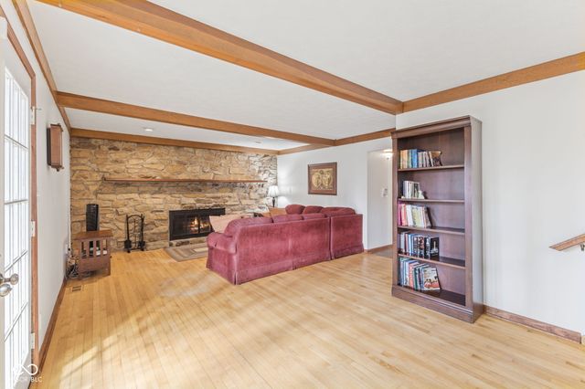 957 Sleepy Hollow Court, Greenwood, IN 46142