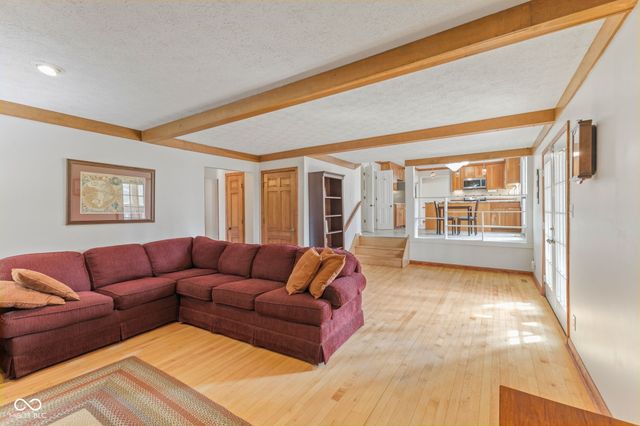 957 Sleepy Hollow Court, Greenwood, IN 46142