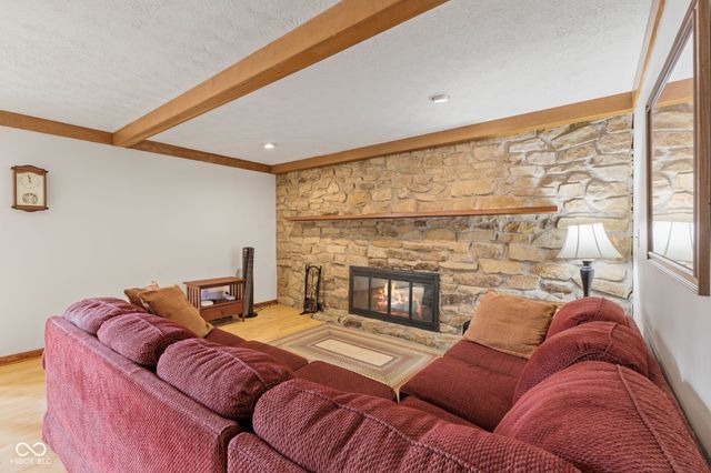 957 Sleepy Hollow Court, Greenwood, IN 46142