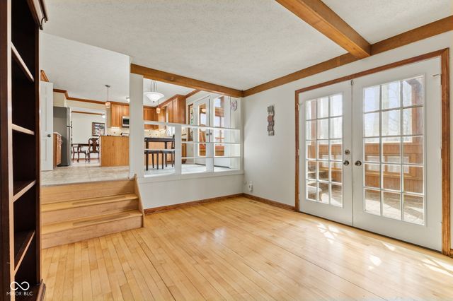 957 Sleepy Hollow Court, Greenwood, IN 46142