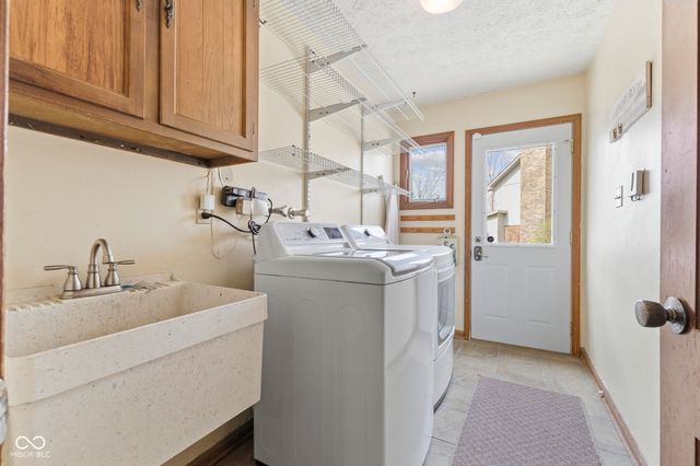 957 Sleepy Hollow Court, Greenwood, IN 46142