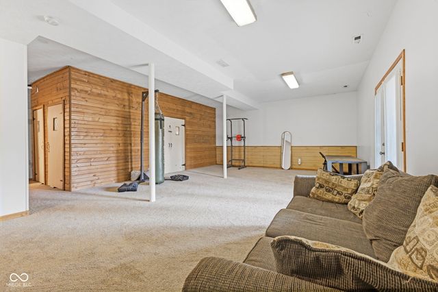 957 Sleepy Hollow Court, Greenwood, IN 46142