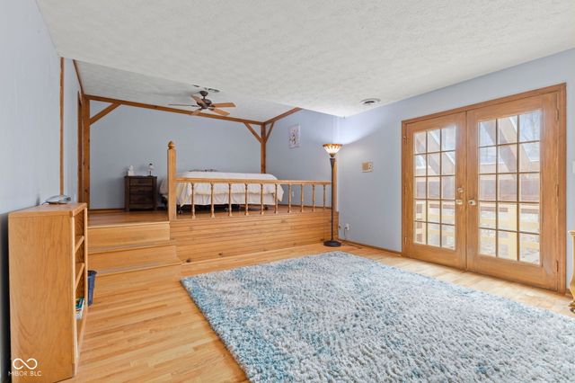 957 Sleepy Hollow Court, Greenwood, IN 46142