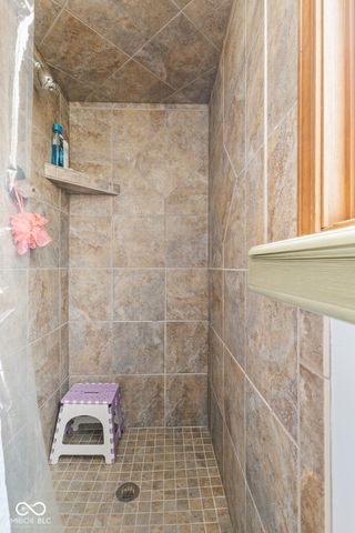 957 Sleepy Hollow Court, Greenwood, IN 46142