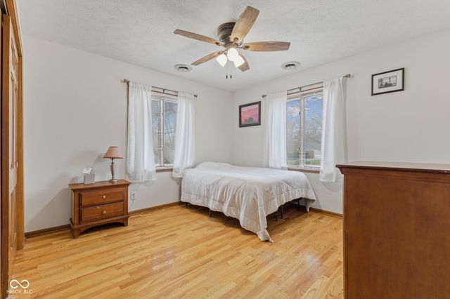 957 Sleepy Hollow Court, Greenwood, IN 46142