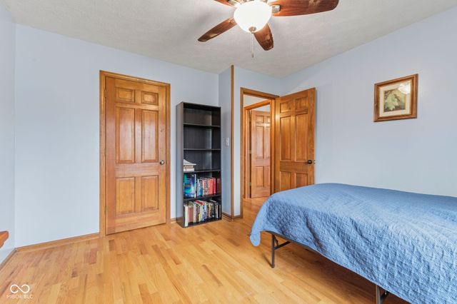 957 Sleepy Hollow Court, Greenwood, IN 46142