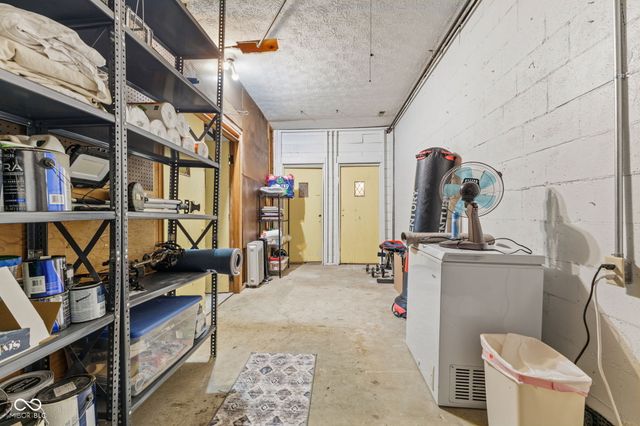 957 Sleepy Hollow Court, Greenwood, IN 46142