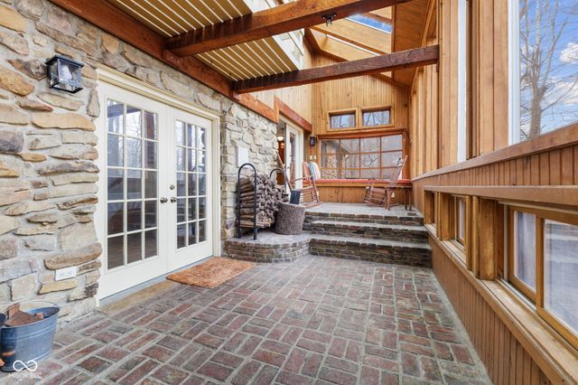 957 Sleepy Hollow Court, Greenwood, IN 46142