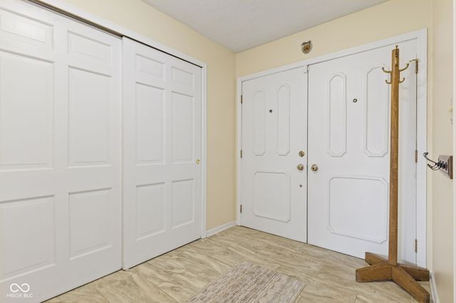 957 Sleepy Hollow Court, Greenwood, IN 46142