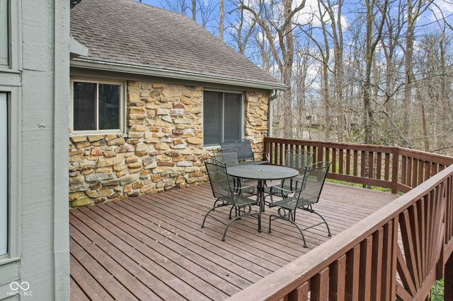 957 Sleepy Hollow Court, Greenwood, IN 46142