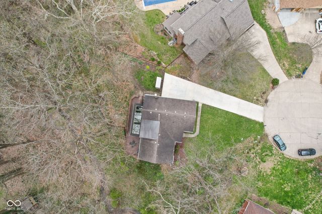 957 Sleepy Hollow Court, Greenwood, IN 46142