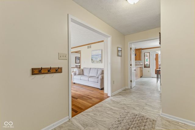 957 Sleepy Hollow Court, Greenwood, IN 46142