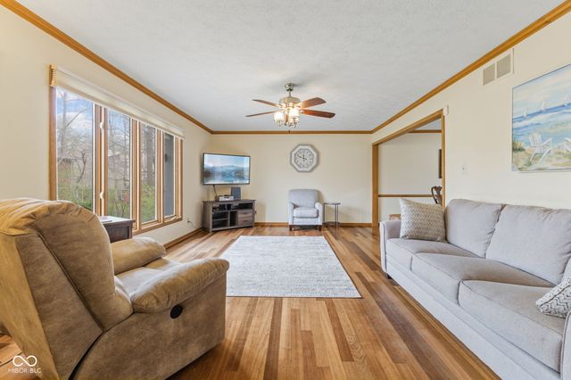 957 Sleepy Hollow Court, Greenwood, IN 46142