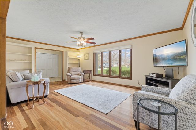 957 Sleepy Hollow Court, Greenwood, IN 46142