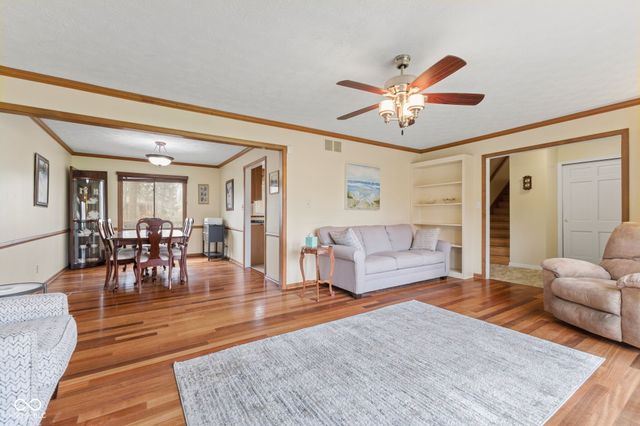 957 Sleepy Hollow Court, Greenwood, IN 46142