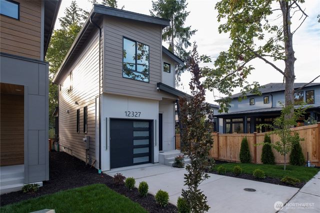 12327 80th Ave NE, Kirkland, WA 98034