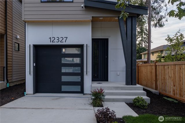 12327 80th Ave NE, Kirkland, WA 98034