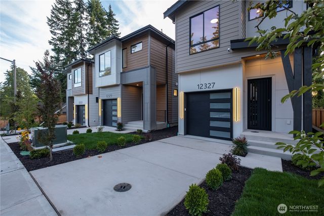 12327 80th Ave NE, Kirkland, WA 98034