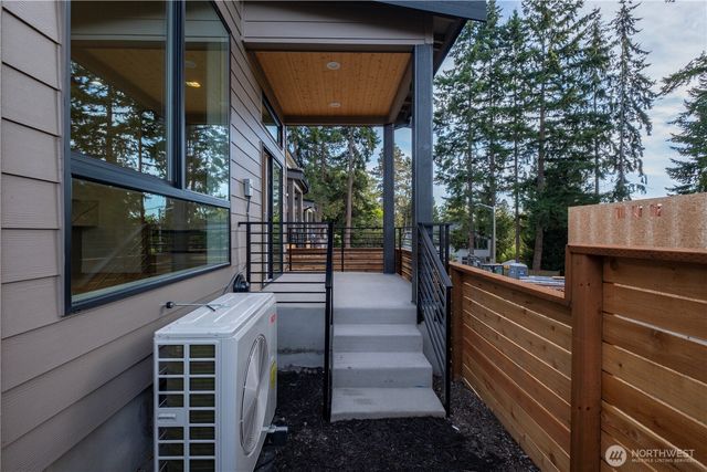 12327 80th Ave NE, Kirkland, WA 98034