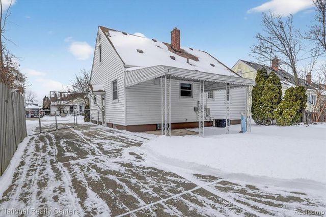 25534 Mackinac Street, Roseville, MI 48066