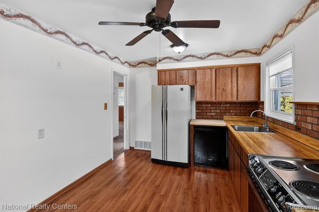 25534 Mackinac Street, Roseville, MI 48066