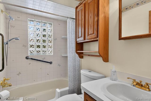 25534 Mackinac Street, Roseville, MI 48066