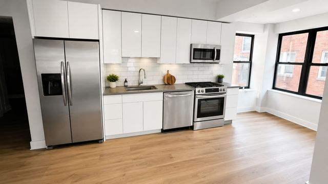 4830 W Belle Plaine Avenue 1, Chicago, IL 60641