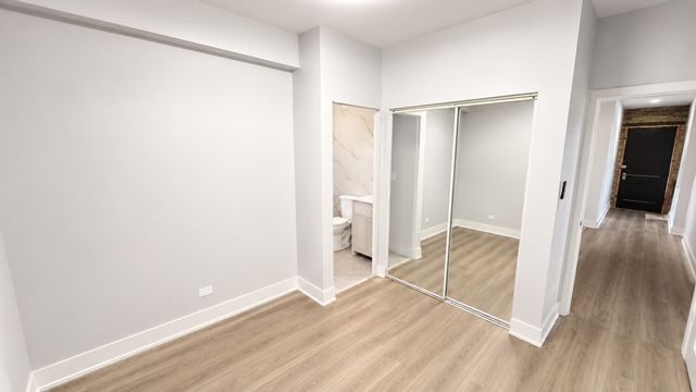 4830 W Belle Plaine Avenue 1, Chicago, IL 60641