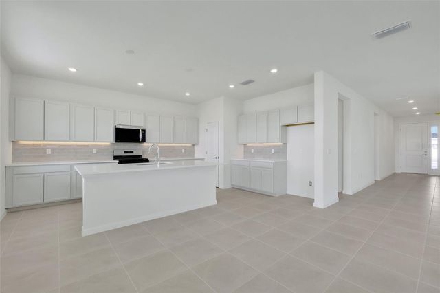 10692 NW SUNCREST LOOP, Port St Lucie, FL 34987