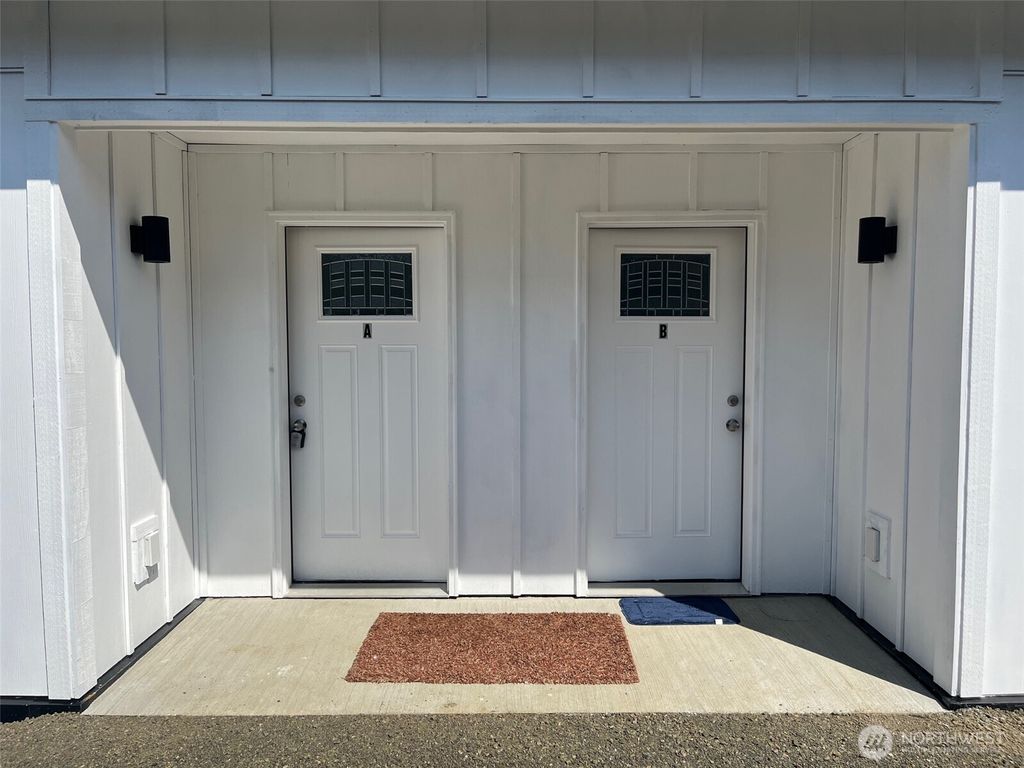 1306 Melbourne Court, Westport, WA 98595