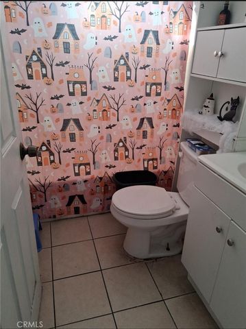 1715 E 70th, Los Angeles, CA 90001
