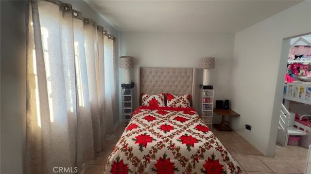 1715 E 70th, Los Angeles, CA 90001