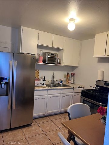 1715 E 70th, Los Angeles, CA 90001
