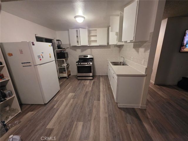 1715 E 70th, Los Angeles, CA 90001