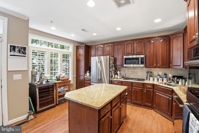 715 HAWKINS WAY, Alexandria, VA 22314