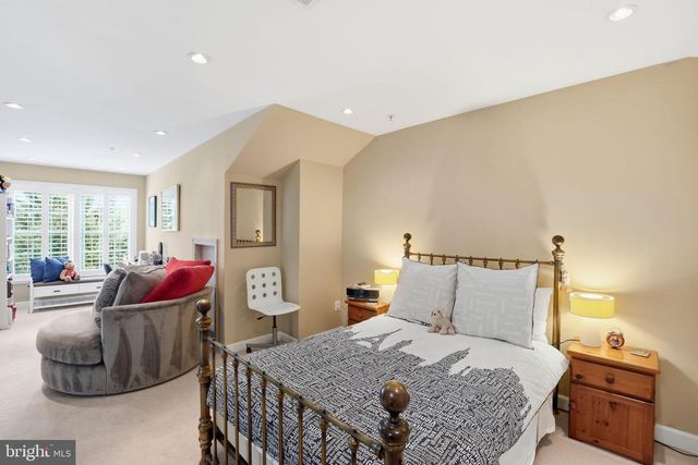 715 HAWKINS WAY, Alexandria, VA 22314