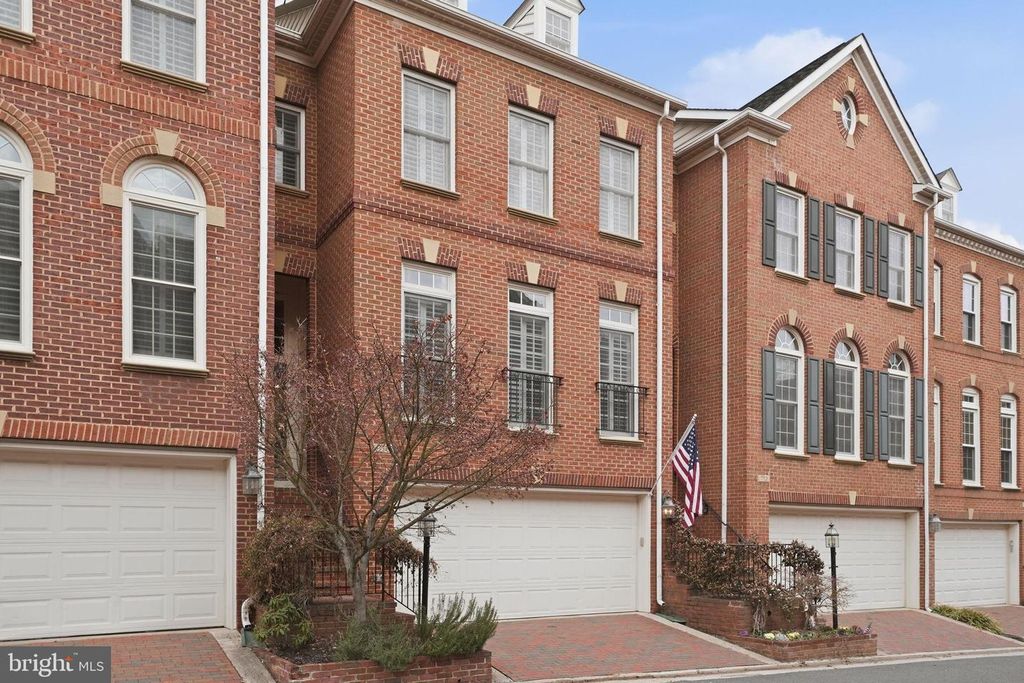 715 HAWKINS WAY, Alexandria, VA 22314