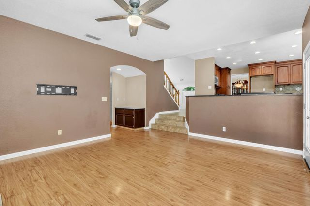 9186 Lagrange Ct, Elk Grove, CA 95624
