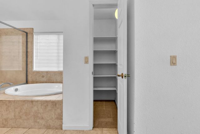 9186 Lagrange Ct, Elk Grove, CA 95624