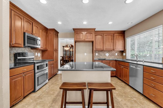 9186 Lagrange Ct, Elk Grove, CA 95624