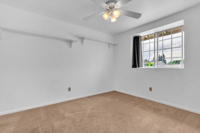 9186 Lagrange Ct, Elk Grove, CA 95624