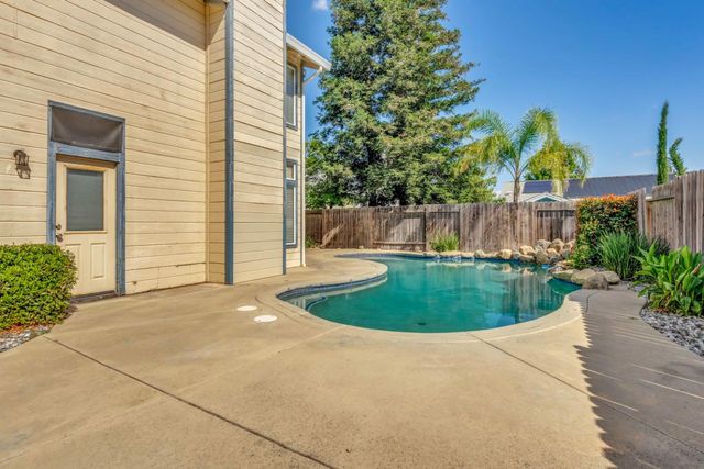 9186 Lagrange Ct, Elk Grove, CA 95624