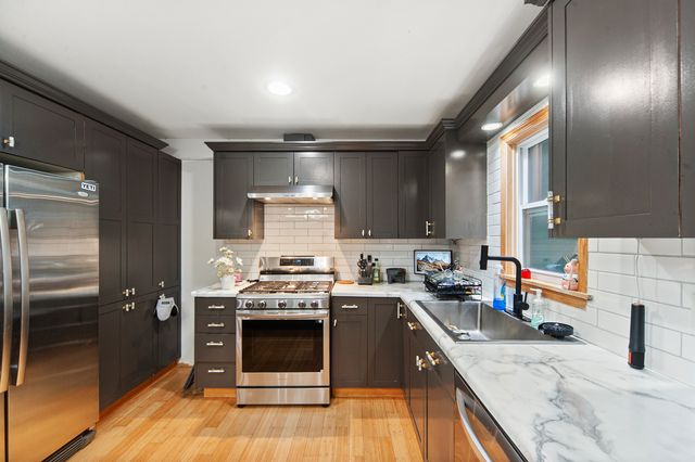 4259 LAKE PARK Avenue, Gurnee, IL 60031