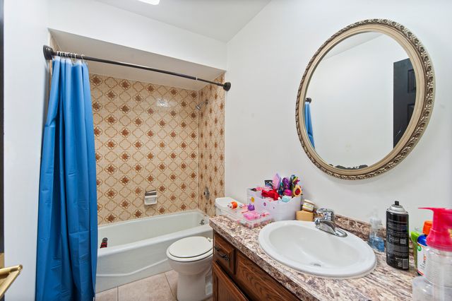 4259 LAKE PARK Avenue, Gurnee, IL 60031