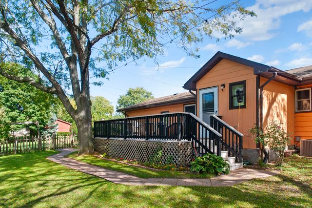4259 LAKE PARK Avenue, Gurnee, IL 60031