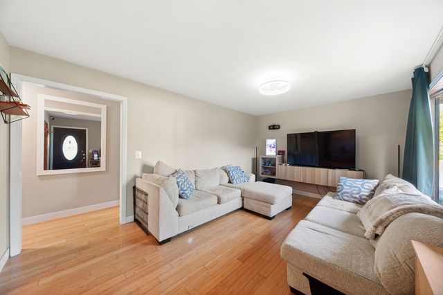 4259 LAKE PARK Avenue, Gurnee, IL 60031