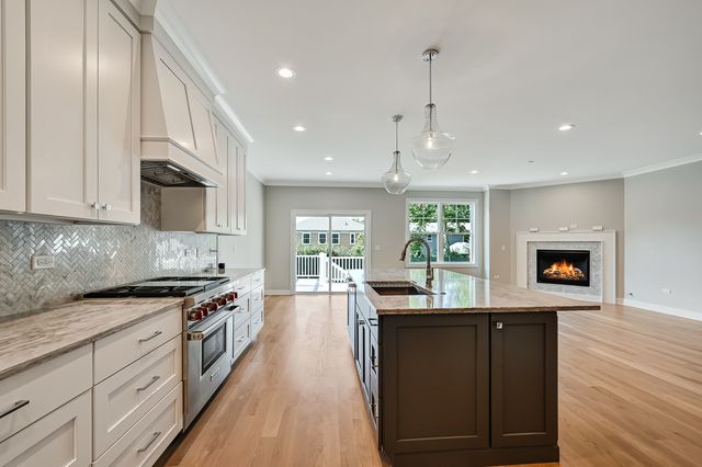 133 Harding Court, Glen Ellyn, IL 60137