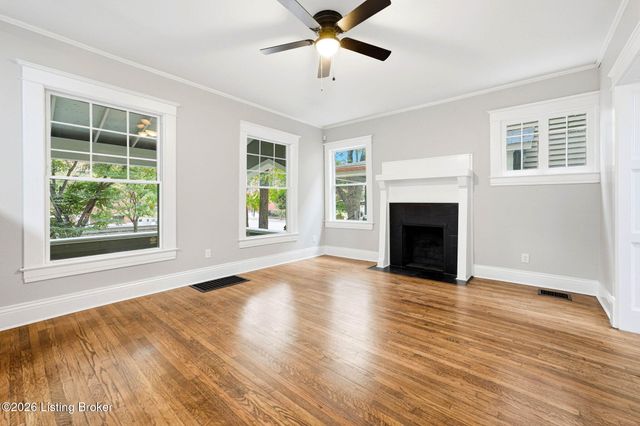 205 E Oak St, Louisville, KY 40203